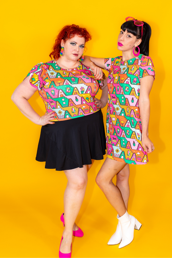 8-Bit A-Frames Cropped Tulip Sleeve in Bright Day